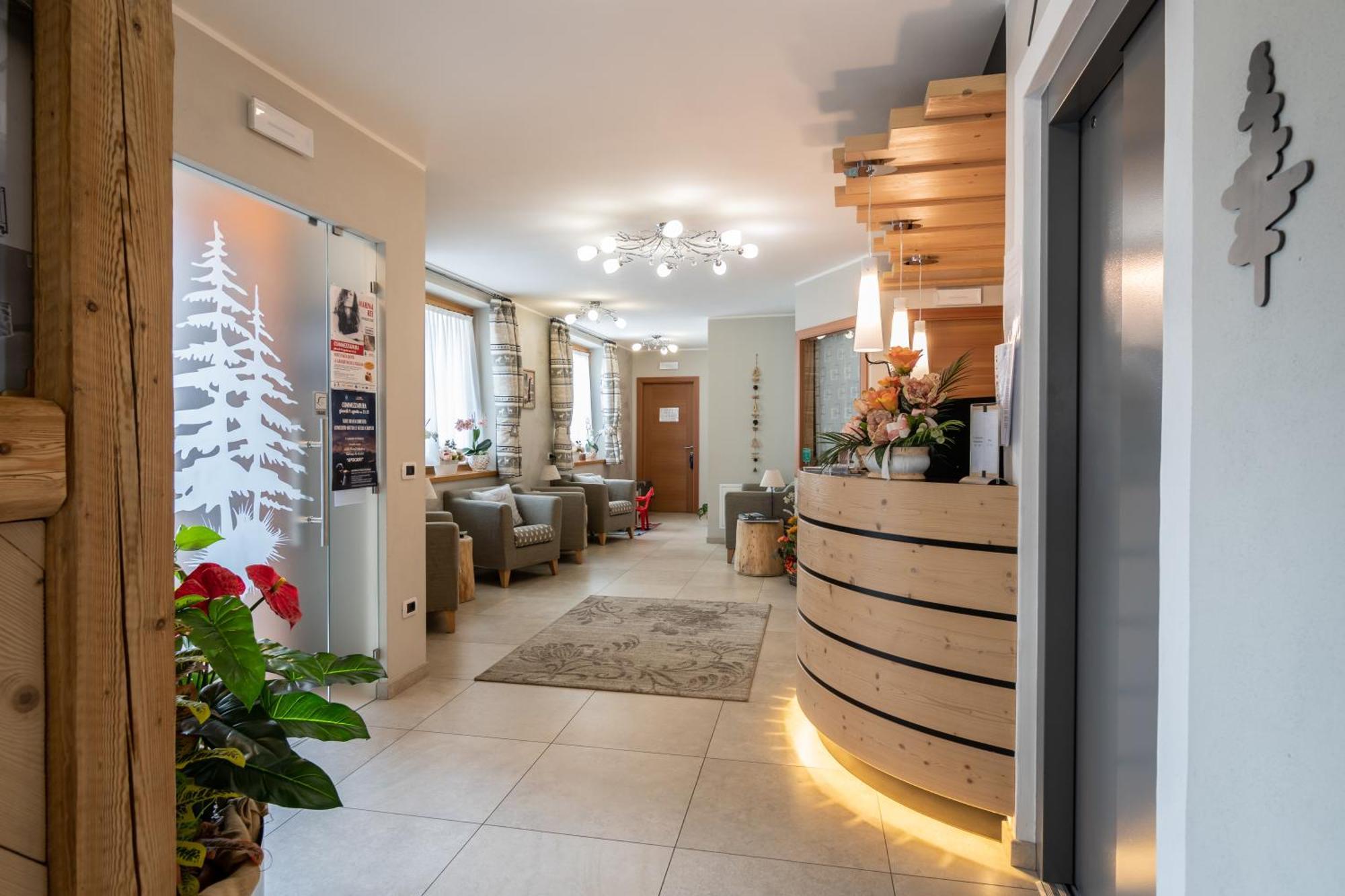 Aparthotel Dolomites Living&Relax Commezzadura Εξωτερικό φωτογραφία